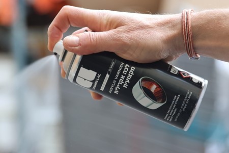 ספריי לכה אקרילית מקצועית